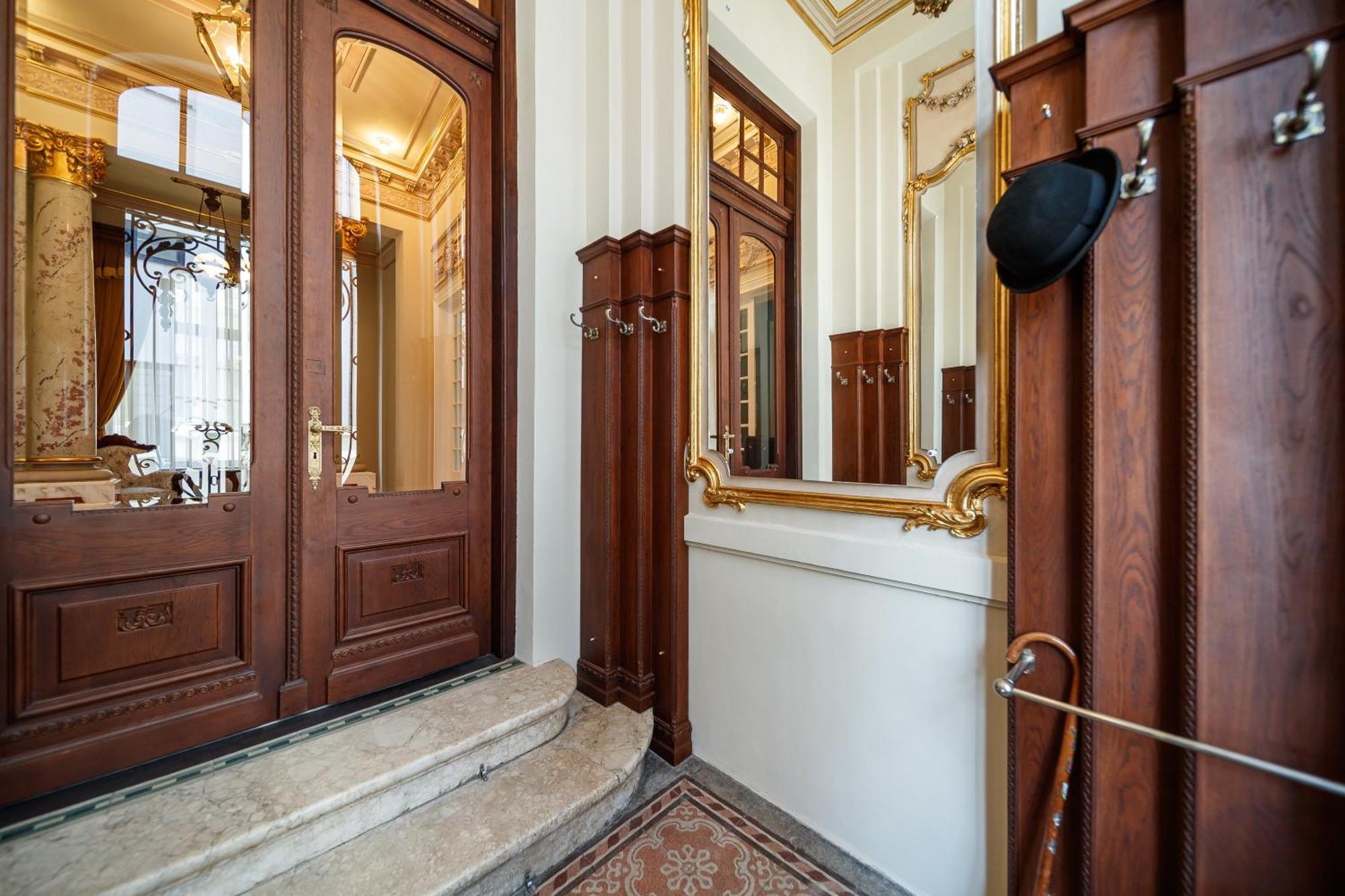 Templum Clava Hotel Bucharest Exterior photo